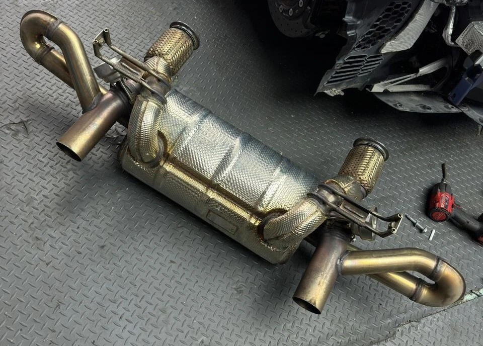 LAMBORGHINI HURACAN PERFORMANTE EVO 2019 EXHAUST OEM CENTER VALVE MUFFLER - Image 4 of 4