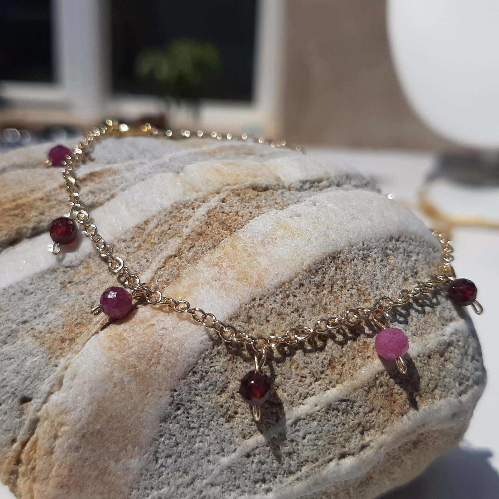 Bracelet grenat rubis plaqué or jaune, bijou fin pierre naturelle