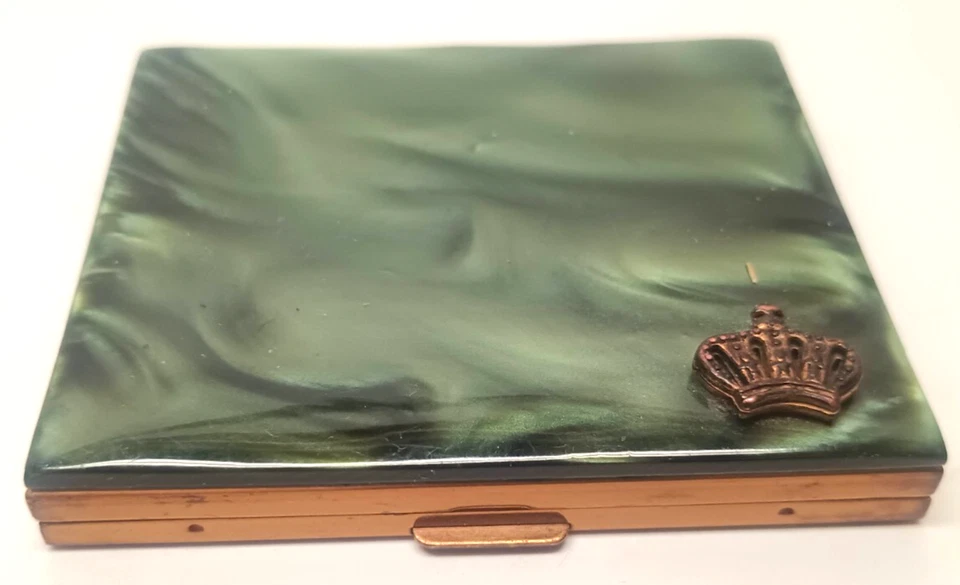 Awesome Metallic Green Crown Tri-fold Pocket Mirror Compact - Image 4 of 4