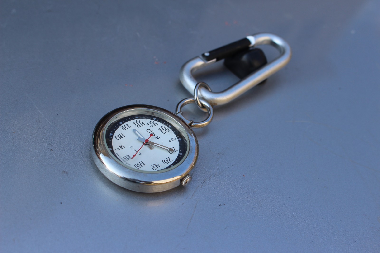 CLIP-ON BACKPACK BUCKLE POCKET WATCH—OUTDOOR SPORT DESIGN