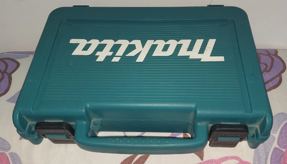 Makita DF330D valigetta, 3 batterie 10.8V, caricabatterie, corpo guasto omaggio - Immagine 2 di 4