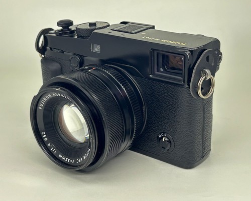Fujifilm X-Pro2 24.3MP Professional Mirrorless Camera with Fujinon XF 35mm F1.4 - Picture 3 of 9