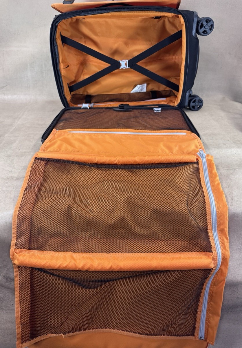 Victorinox Werks Traveler 5.0 Luggage Dual Caster Spinner Carry-on