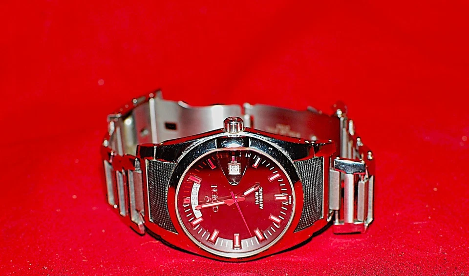 Croton Men's Stainless Bracelet Watch Swiss Automatic 10ATM Day Date Time 330ft - Image 2 of 4