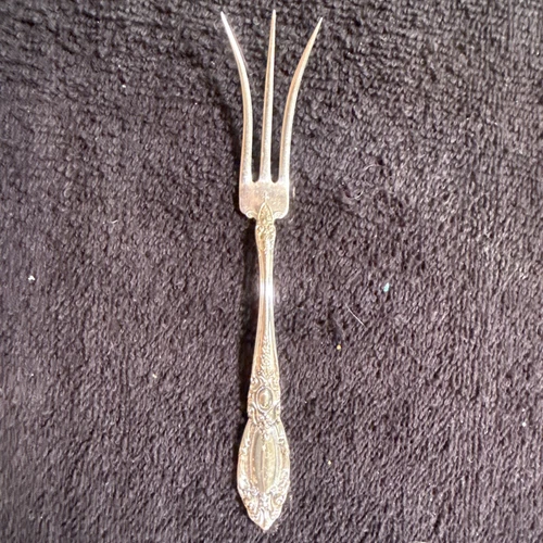 TOWLE KING RICHARD STERLING SILVER 5" LEMON FORK