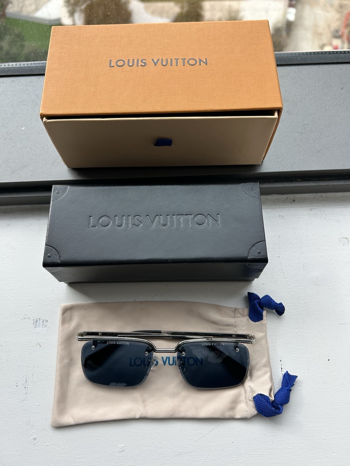 LV Super Vision Light Large Square Sunglasses - image 7