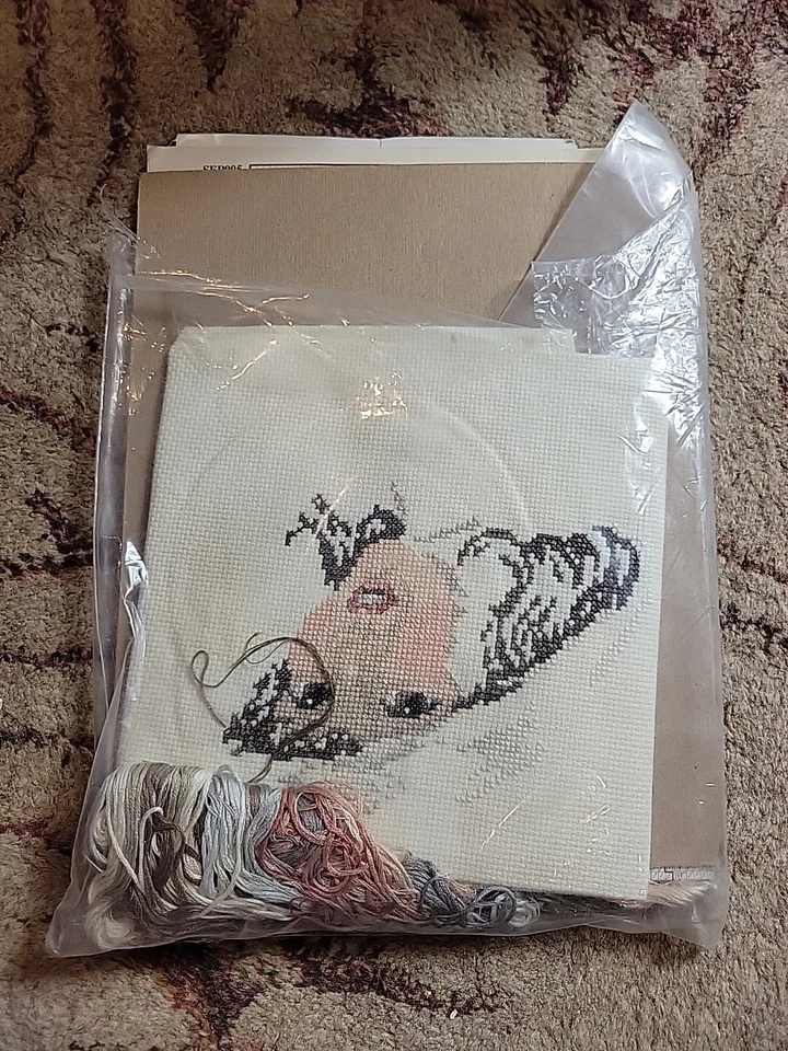 Iniciado Sábado Noche Post Brazo de Afecto Niña Gato Punto de Cruz Kit Foto 2 de 4