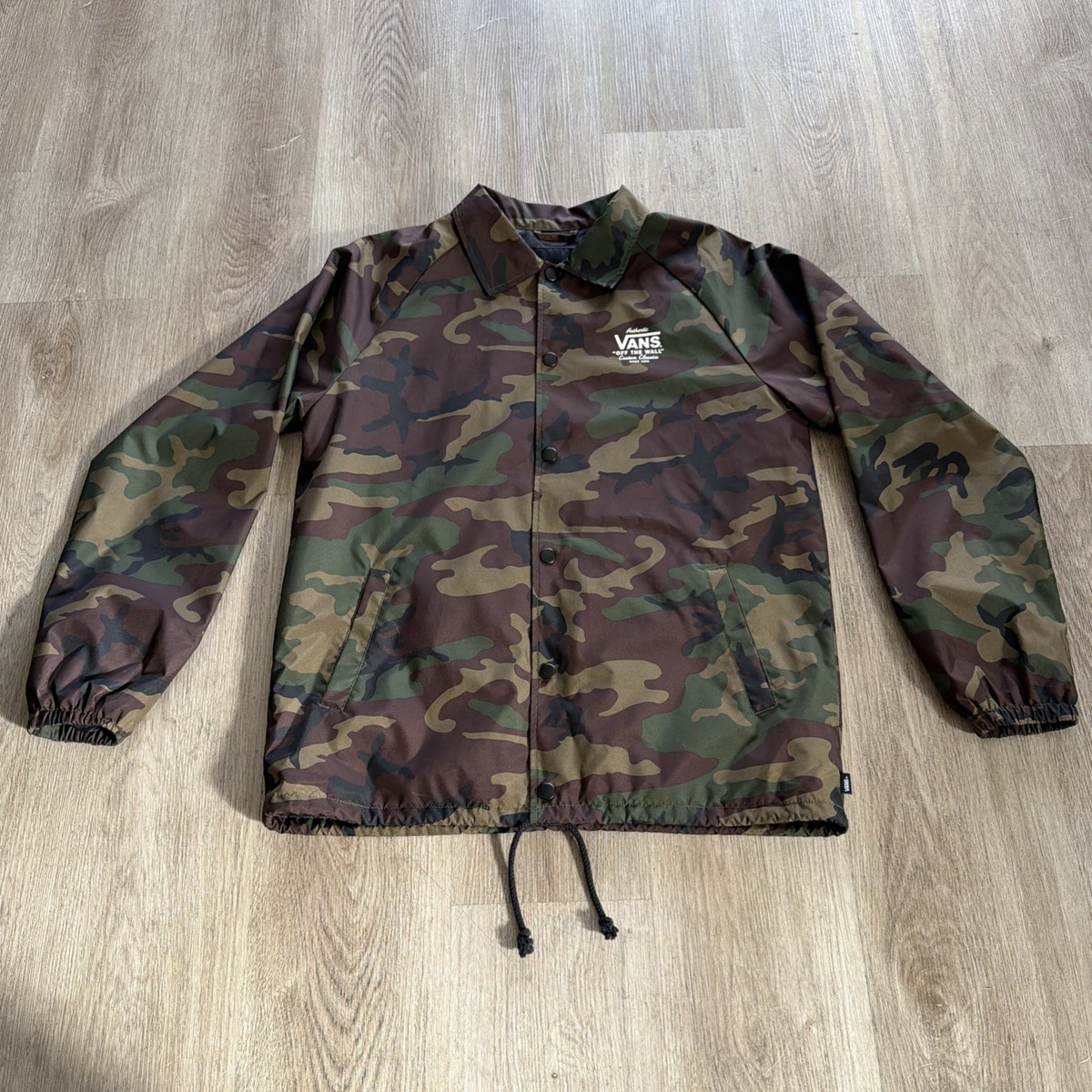 Vans Men Camo Snap Button Soft Shell Lightweight Windbreaker Vans Men Camo Snap Button Soft Shell Lightweight Windbreaker