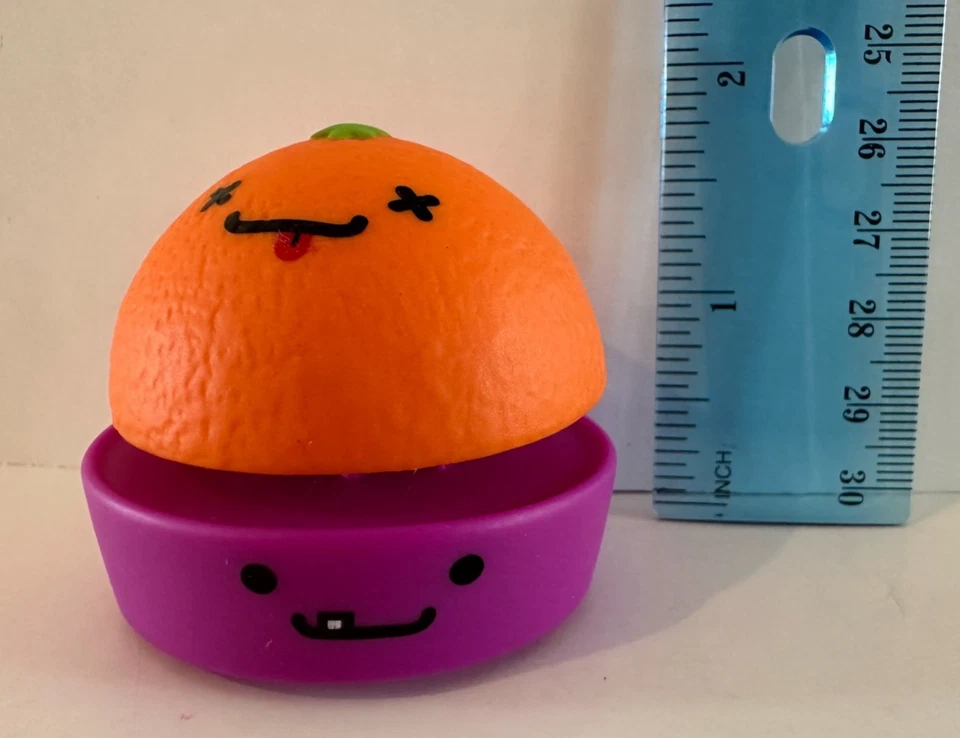 Kidrobot BFFS Love Hurts Series 4 O.J. & Judy 2/24 Vinyl Figure EUC - Image 3 of 4