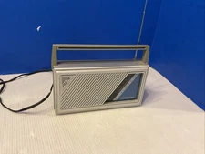 Soundesign Solid State 2 Band AM FM Radio Model 2207 AC/DC Vintage WORKS Read