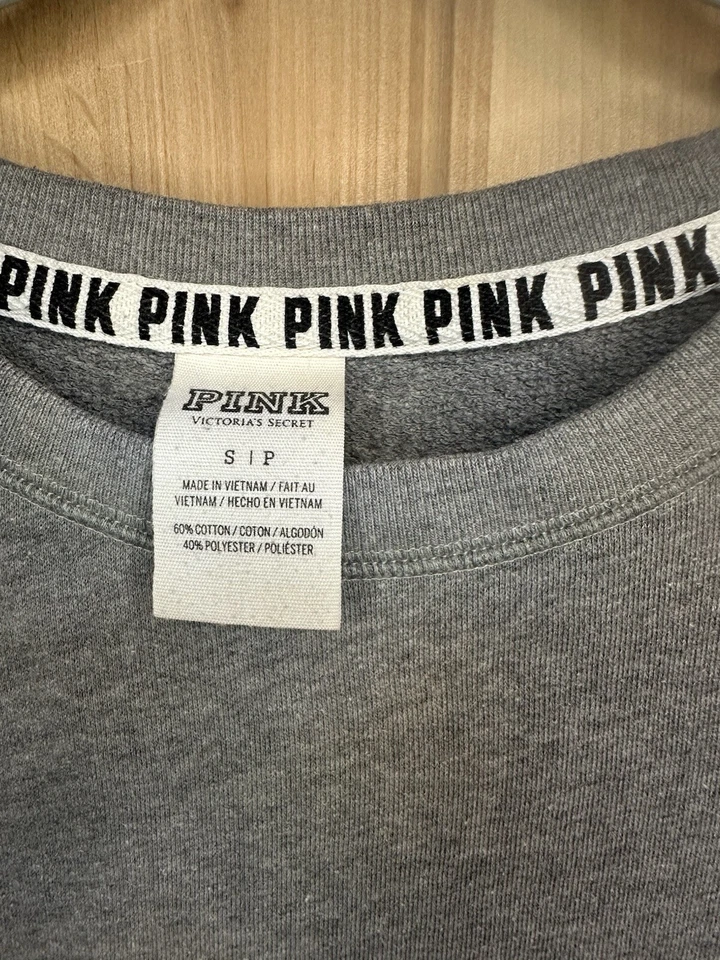 Sudadera ROSA Victoria's Secret GRIS/BLANCA Bloques de Color/Leopardo LOGO DELETREADO S Foto 3 de 4