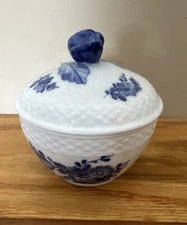 Royal Copenhagen Blue Flowers Braided Sugar Bowl & Lid 10 / 8081 White