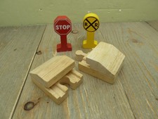 Thomas  Friends Wooden 2 Bumpers W/ 2 Signs LC99112 Clickity-Clack