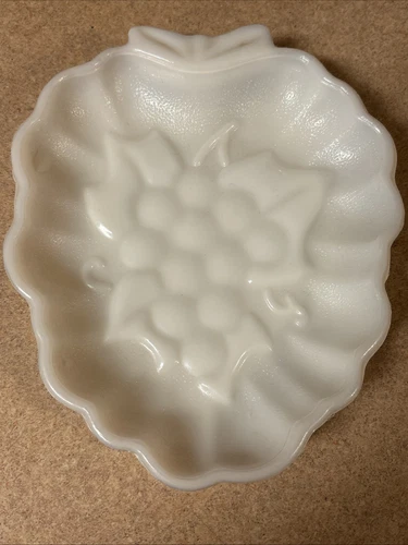 Vintage Hazel Atlas Milk Glass Grapes Candy Nut Trinket Dish White 5.5”x7”