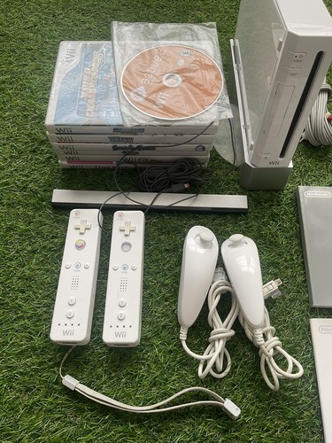 Nintendo Wii Model RVL-001 White Console Games Lot Manual Remotes - Picture 2 of 11