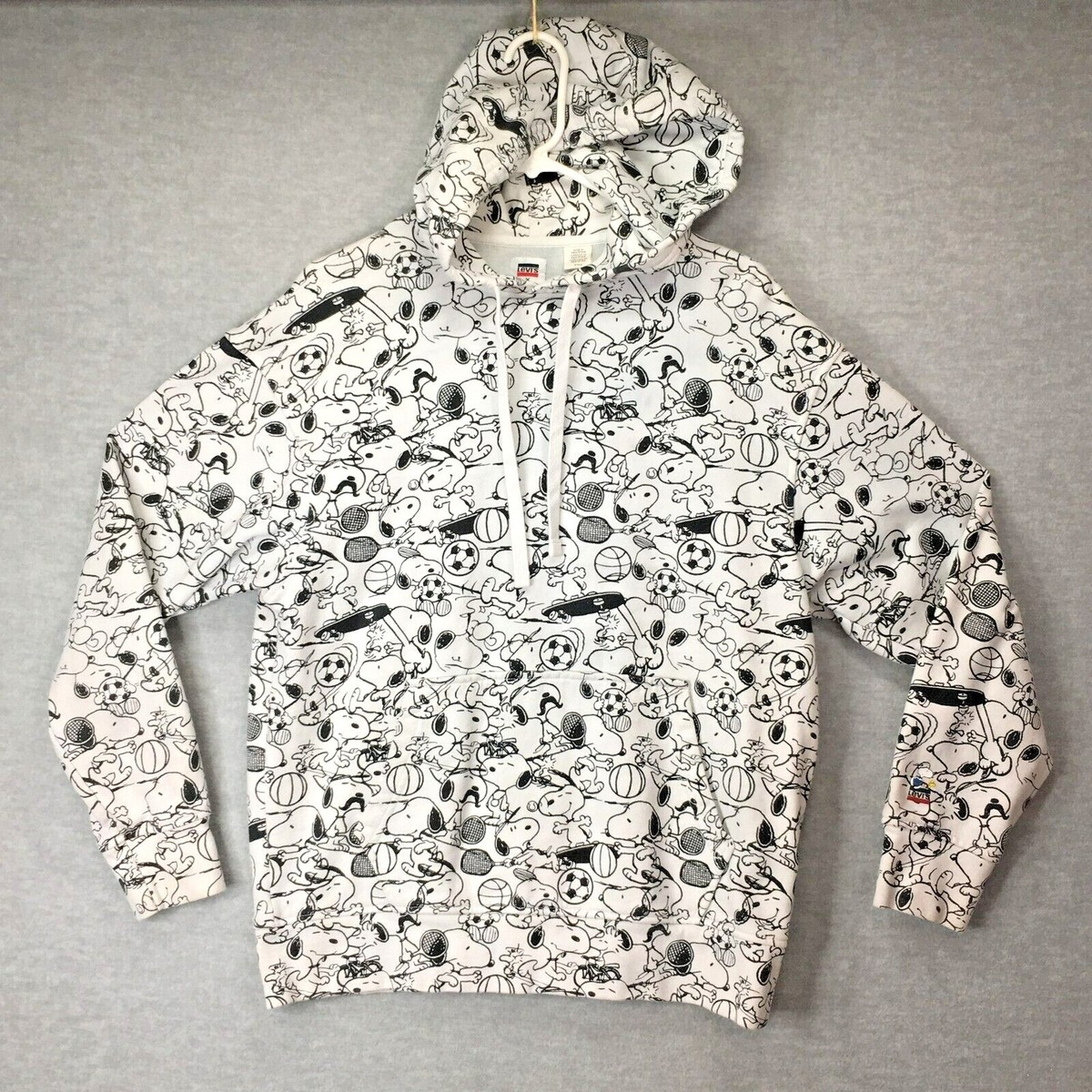 levi's snoopy sweater