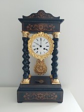 Antico orologio a pendolo a portico funzionante