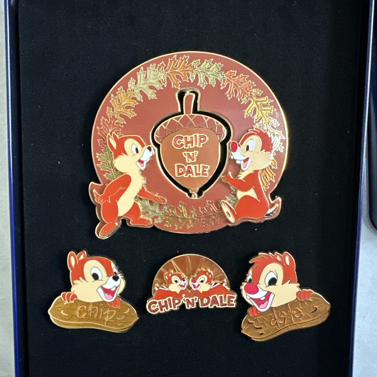 2006 DISNEY CHIP AND DALE SIGNATURE COLLECTION PIN SET LIMITED