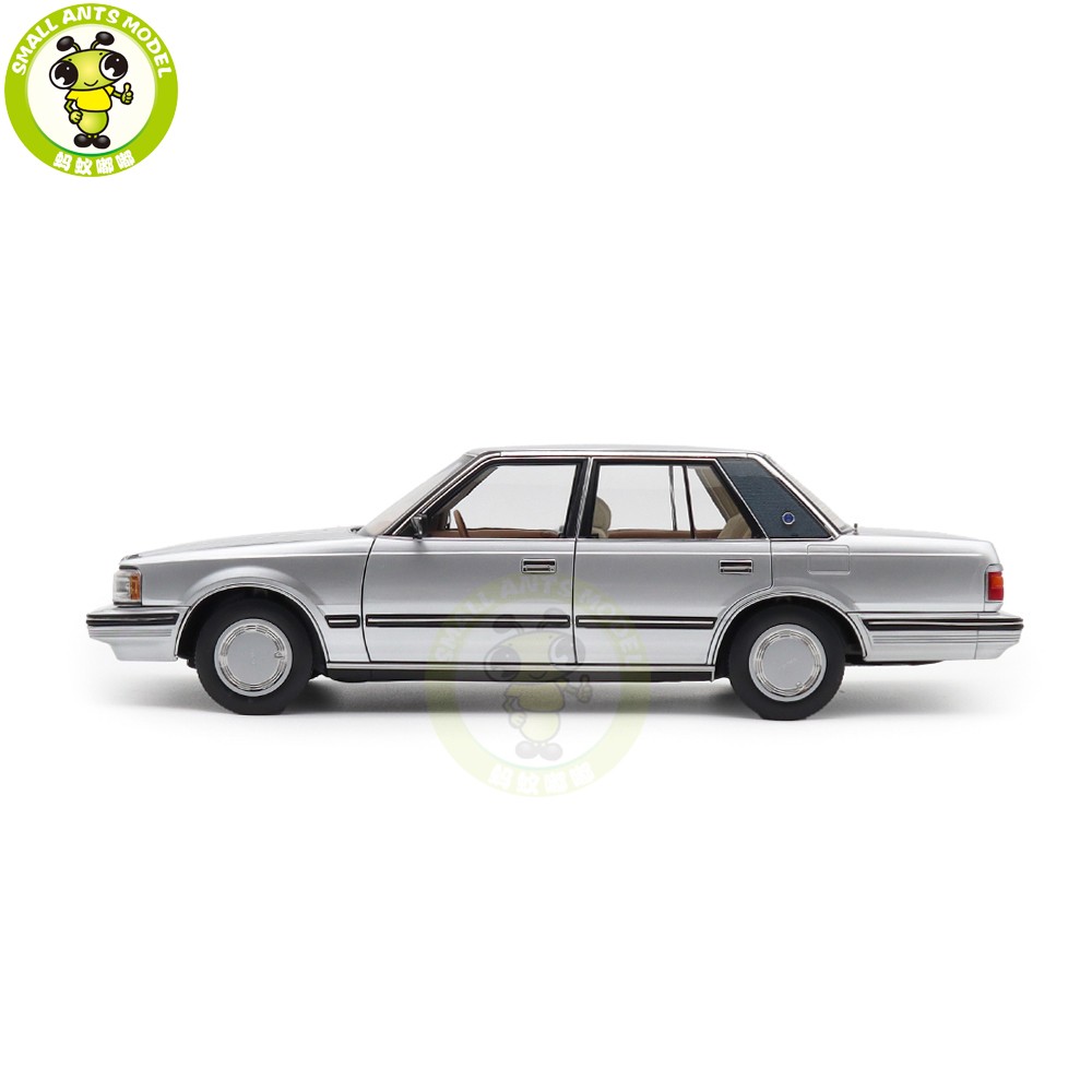 1/18 Toyota Crown Seventh Generation MS122 Silver Beige Diecast