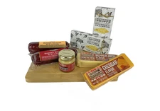 1 Pound 4.48 Ounce Premuium Sausage Gift With Bamboo Cutting Board