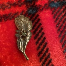 Vintage Gold Tone Ostrich Plume Feather Pin Brooch Green Center Stone 2"
