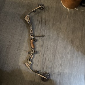 Mathews Solo Cam Compound Bow Right-Handed - 60lb