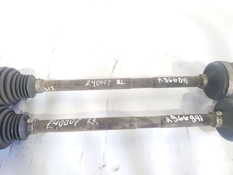 Par eje trasero CV Latitude 4x4 OEM 2016 Jeep Renegade Foto 4 de 4