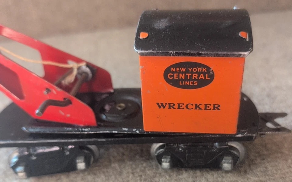 MARX RARE COLOR ORANGE/BLACK VINTAGE NEW YORK CENTRAL WRECKER CRANE - Image 2 of 4