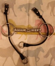 5 1/2" Kirsche Roller Knebel Pferd Gebiss mit schwarzen Wangenstücken.