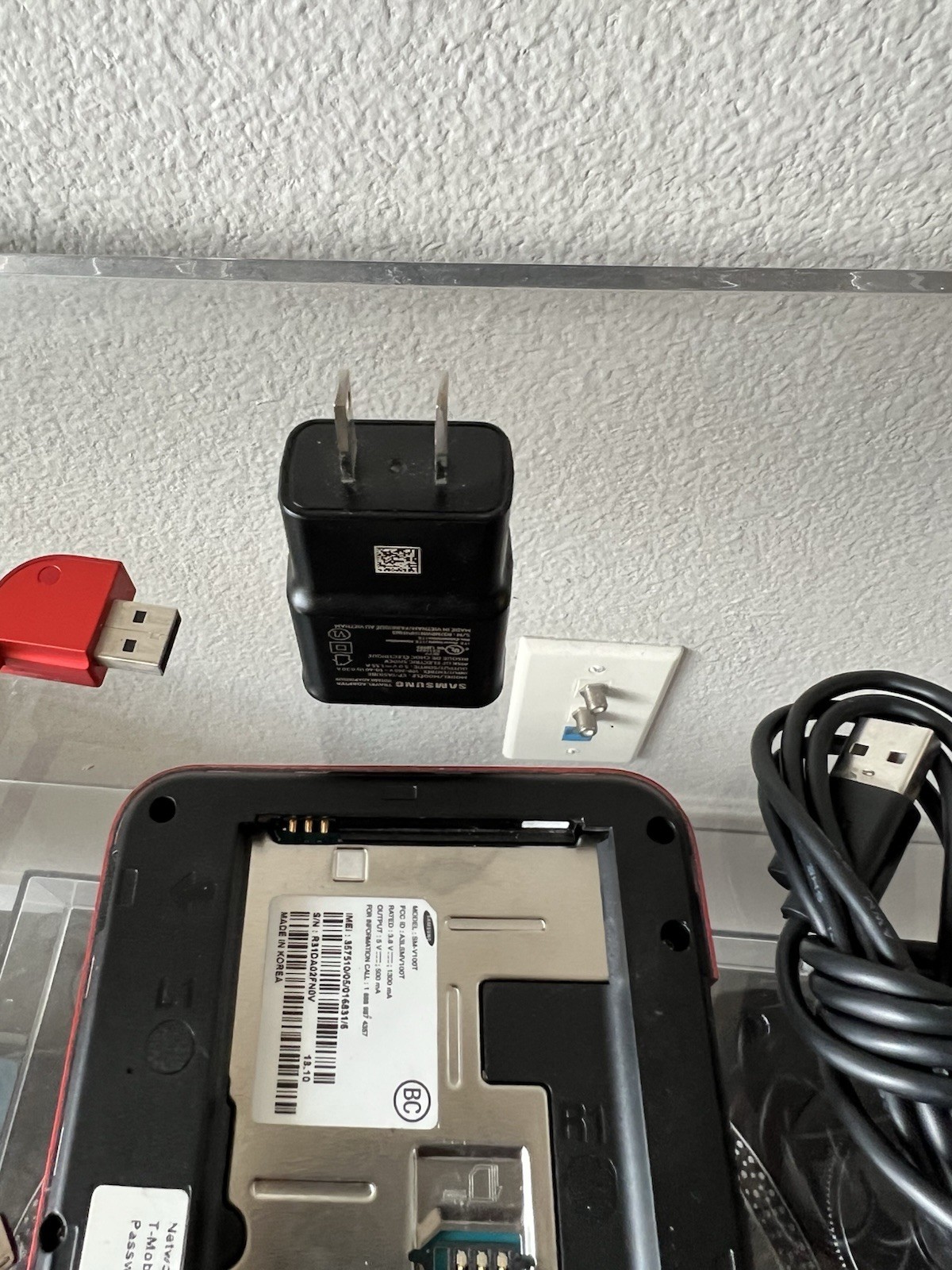 T-Mobile Samsung SM-V100T LTE 4G - Wireless Hotspot W/Battery SIM Card