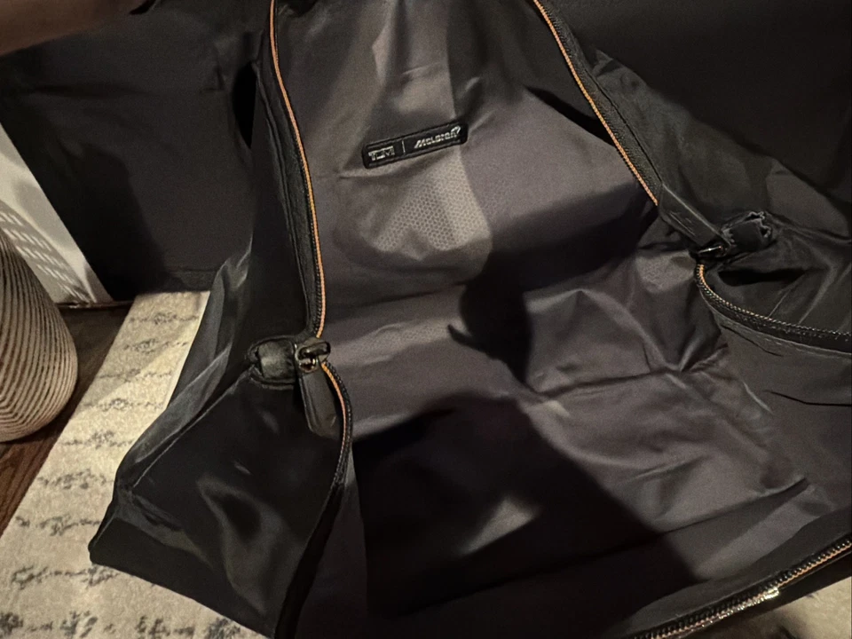 Bolso de Mano TUMI MCLAREN Just-in-case Negro Poliéster Almacenamiento Compacto Usado UNA VEZ Foto 4 de 4