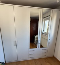 Kleiderschrank, Weiß Breite 2,40 m Höhe 2,25 m Tiefe 64 cm
