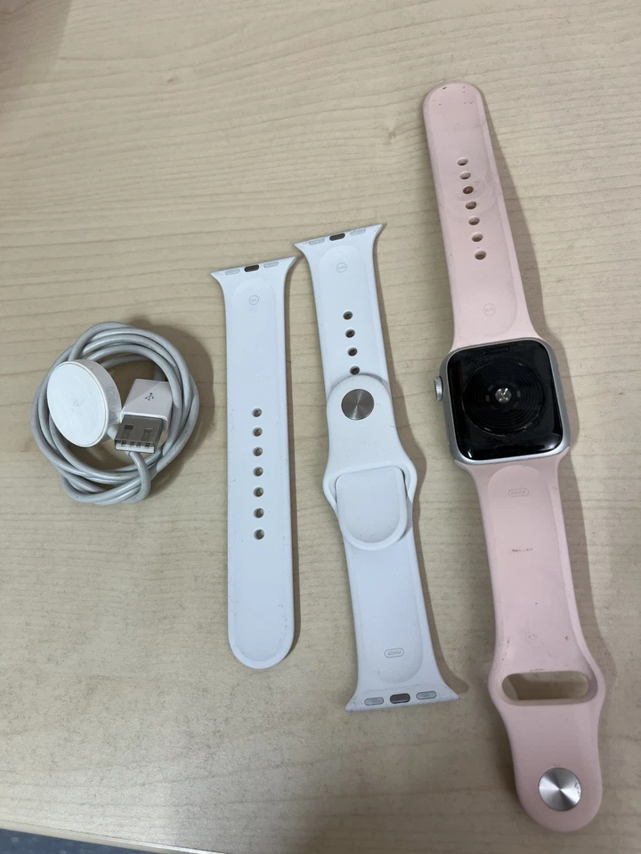 Apple watch se 40mm (1. generation) Apple Watch SE (GPS, 40 mm) Aluminiumgehäuse - Bild 2 von 4