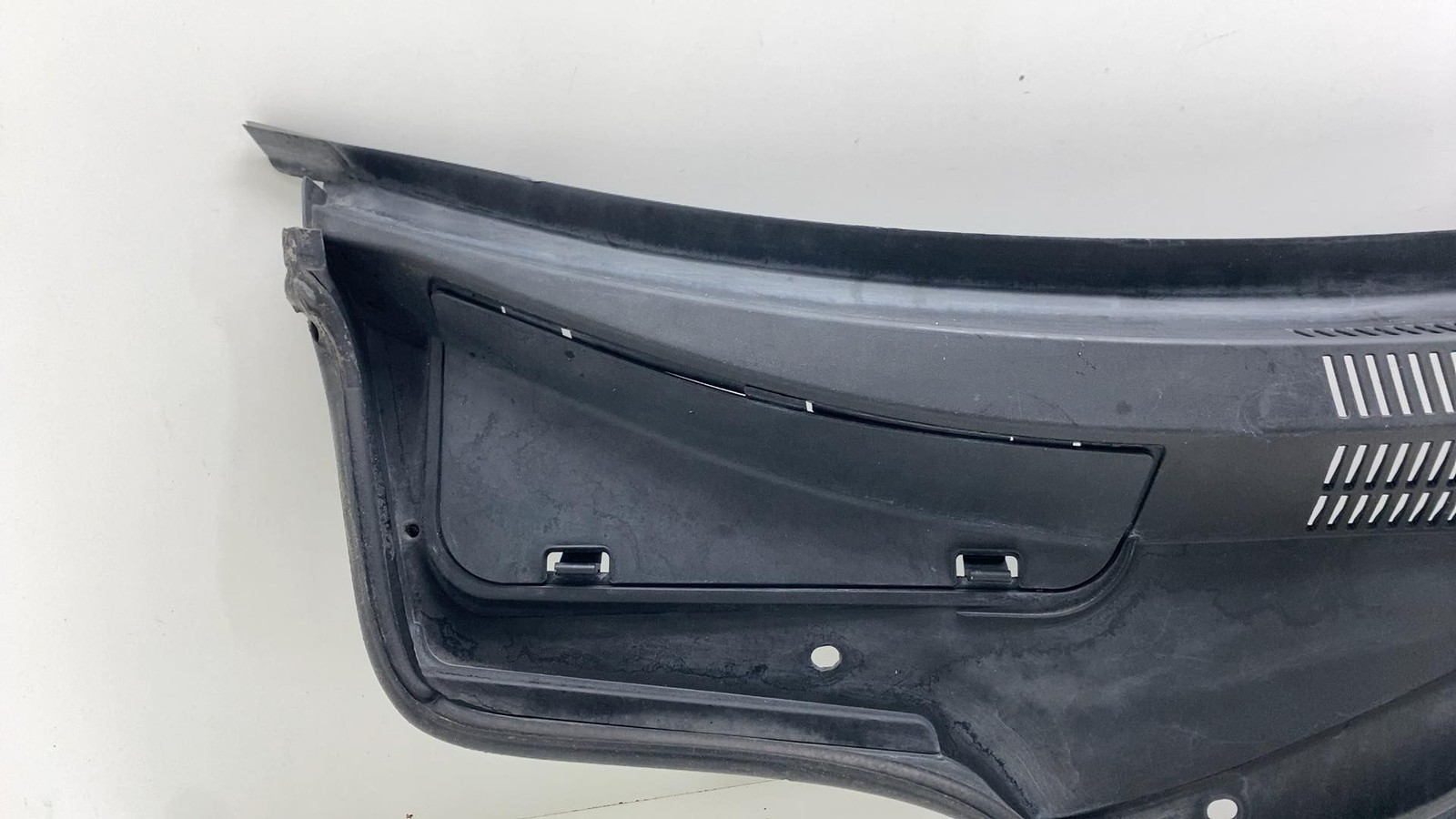 ⭕ 2014-2024 Maserati Ghibli Front Windshield Cowl Vent Grille Panel 670010468