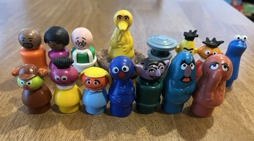 Vintage Fisher Price Little People Complete 15 Sesame Street Figures w/ Nest