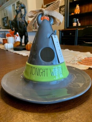 RAE DUNN ''TONIGHT WE FLY'' CERAMIC WITCH HAT BIRDHOUSE. NEW IN BOX, NEVER OPENED.