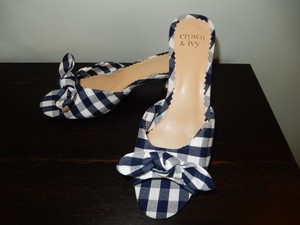 crown and ivy white heels