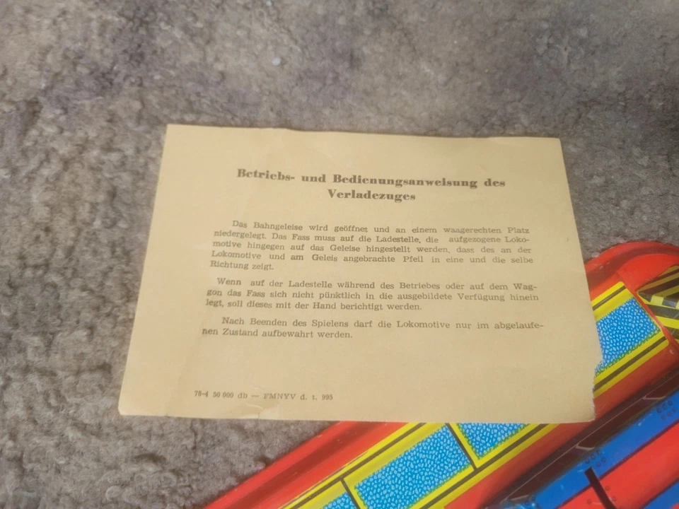 Juego de tren de hojalata de cuerda vintage húngaro Rakodo Vonat en caja sin llave Foto 3 de 4