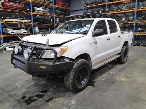 TOYOTA HILUX INSTRUMENT CLUSTER DIESEL, 3.0, MANUAL T/M, P/N N38-B ON FACE, 02/0 - Picture 2 of 12