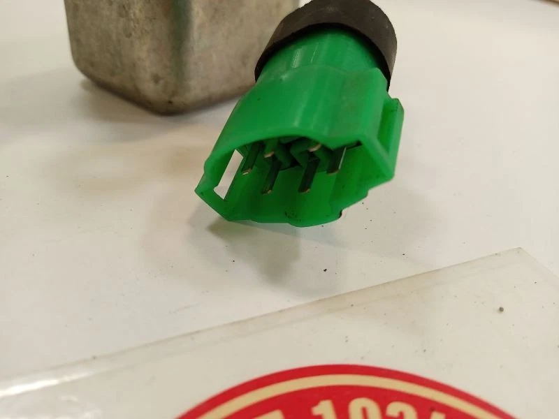 Toyota 1979-1984 camioneta pickup 4 corredores regulador de voltaje R20 R22 9595956 Foto 4 de 4