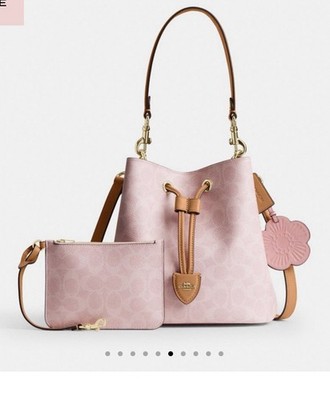 バッグ COACH Signature Accessory Pouch Flower New Coach Powder Pink Signature Bucket Bag Flower Charm Detachable