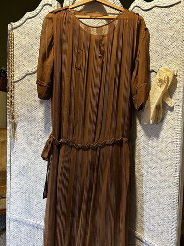 Antique 1920s Brown Pleated Silk Chiffon Dress Geometric Belt Flapper Vintage - Picture 8 of 11