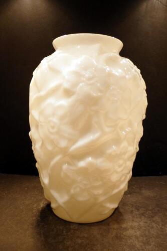 Phoenix Consolidated Wild Rose Glossy Ivory Milk Glass Vase - 10 1/2" - MINT - Picture 2 of 6