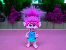Dream Works Trolls World Tour Poppy Singing “Trolls Just Wanna Have Fun” Doll