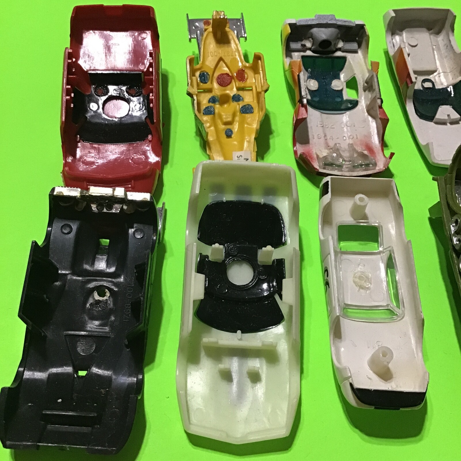 VINTAGE 10 PIECE GROUP ASSORTED SLOT CAR BODIES / TYCO / AFX / PARTS
