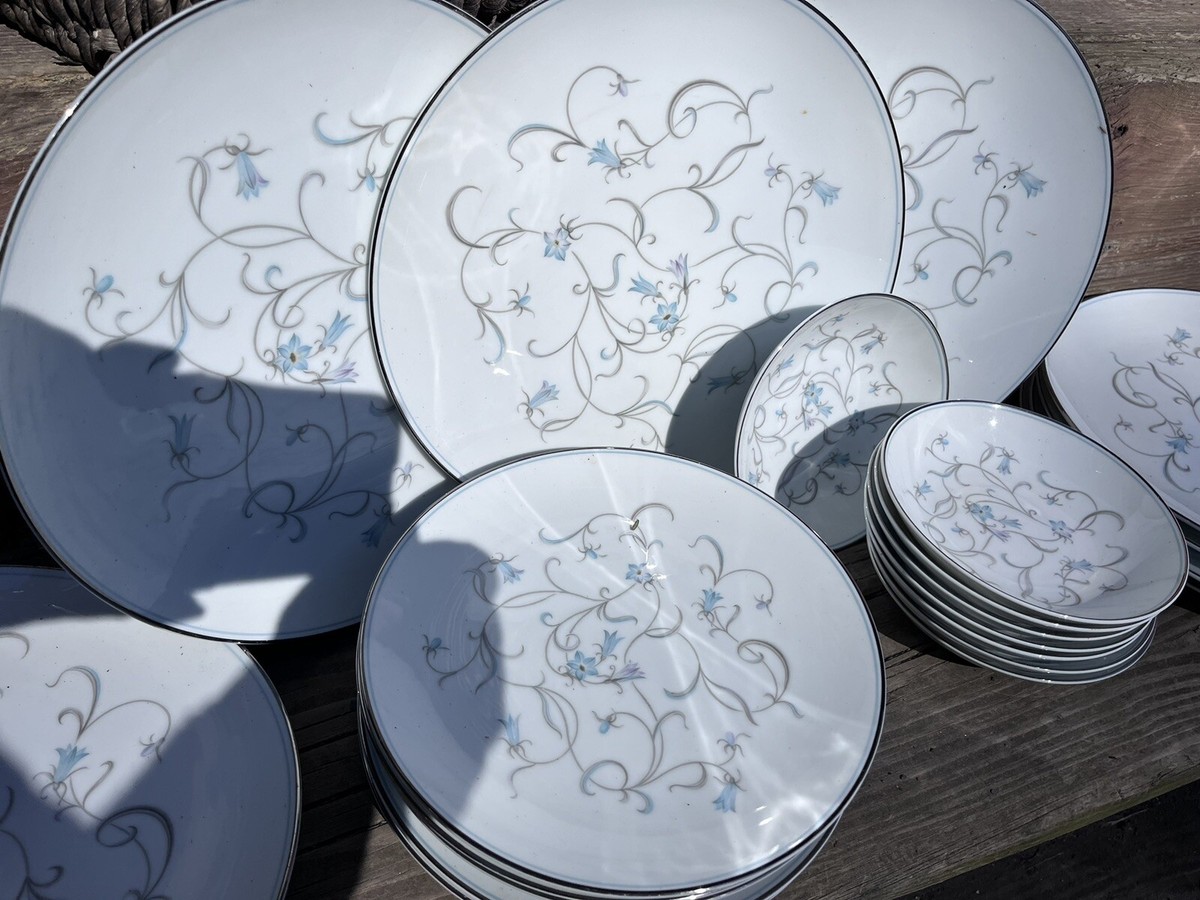 NORITAKE China “Alicia” 22 Piece Lot Dinner, Salad Plates Bowls
