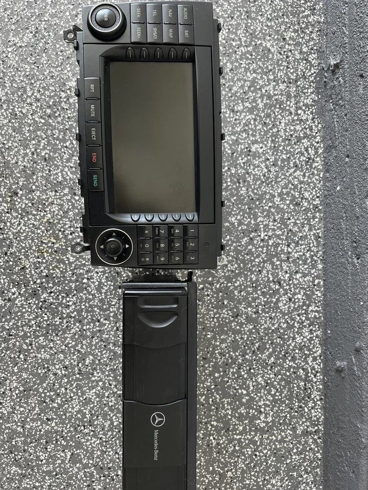 05-09 Mercedes W209 CLK550 CLK63 AMG Unidad principal de mando Radio Navegación CD OEM Foto 2 de 2