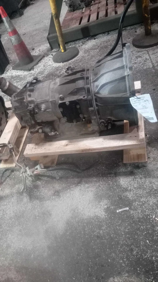 2012 GMC SIERRA 2500 6.6L Automatic Transmission Assembly 240K Mi OEM 24257850 - Image 2 of 4