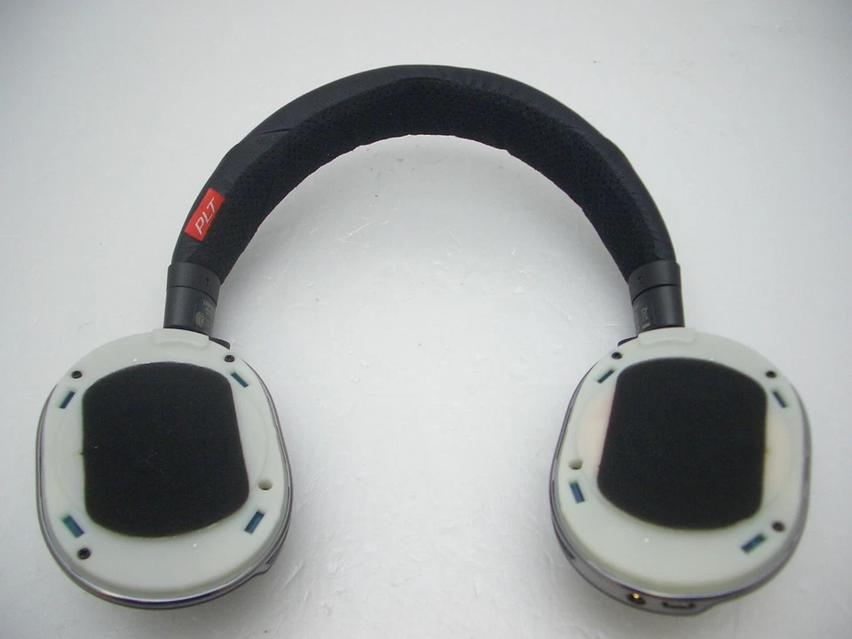 Defective Plantronics Voyager 8200 UC Headphones without Ear Cushion For Parts - Image 4 of 4