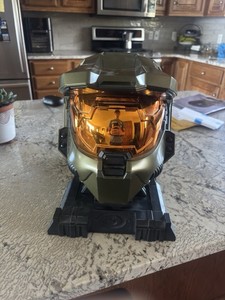 Halo Master Chief Helmet Prop Replica Display Stand - Movies Reproduction